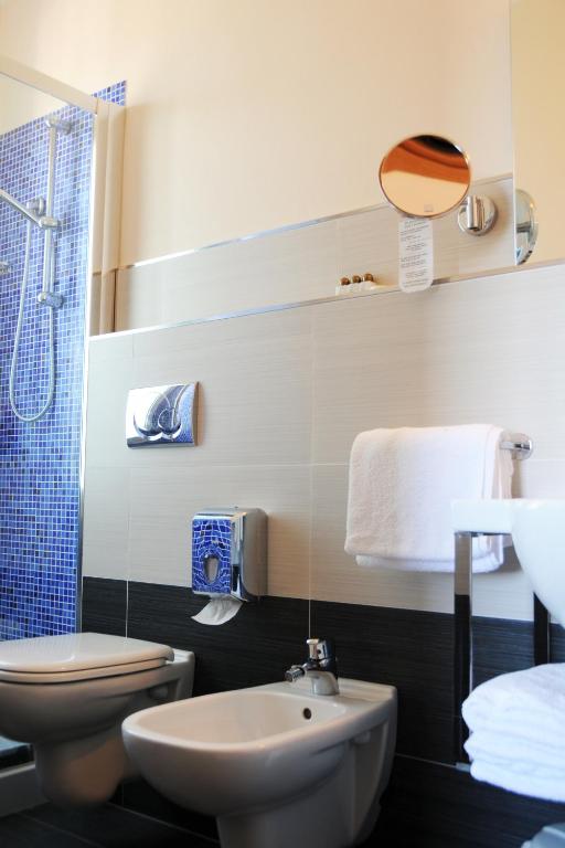 Kúpeľňa v ubytovaní Hotel Caribia Pinarella