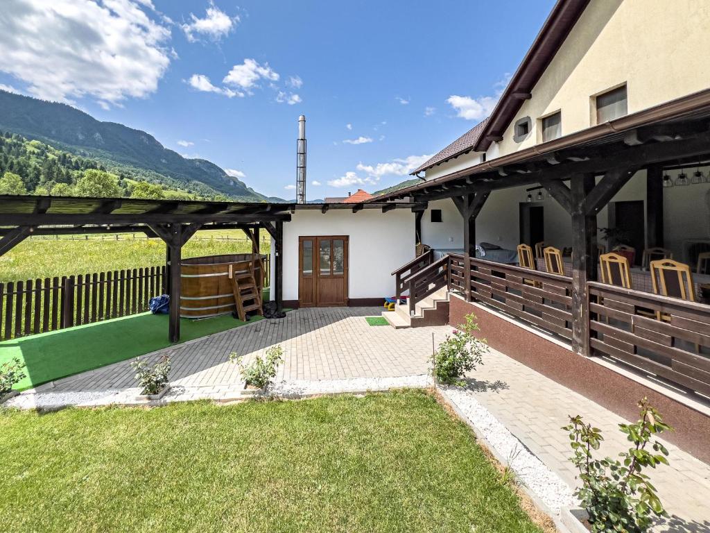 VidraにあるCasa Veraの塀付家の中庭