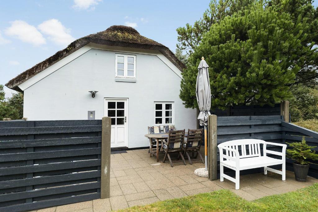 Το κτήριο όπου στεγάζεται  η παραθεριστική κατοικία