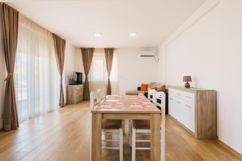 a kitchen and dining room with a table and chairs at Chez Vous in Ulcinj