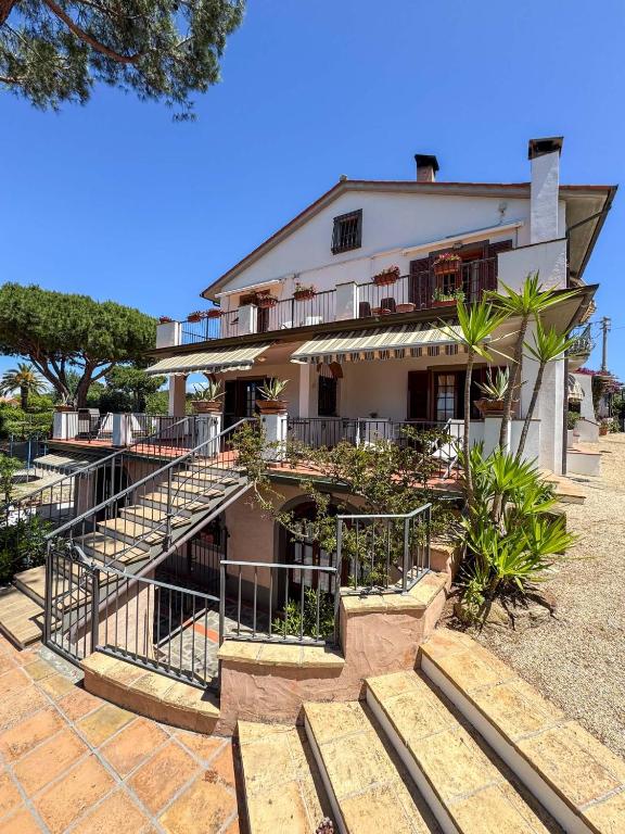 a building with stairs in front of it at Appartamenti Casa Rossi in Capoliveri
