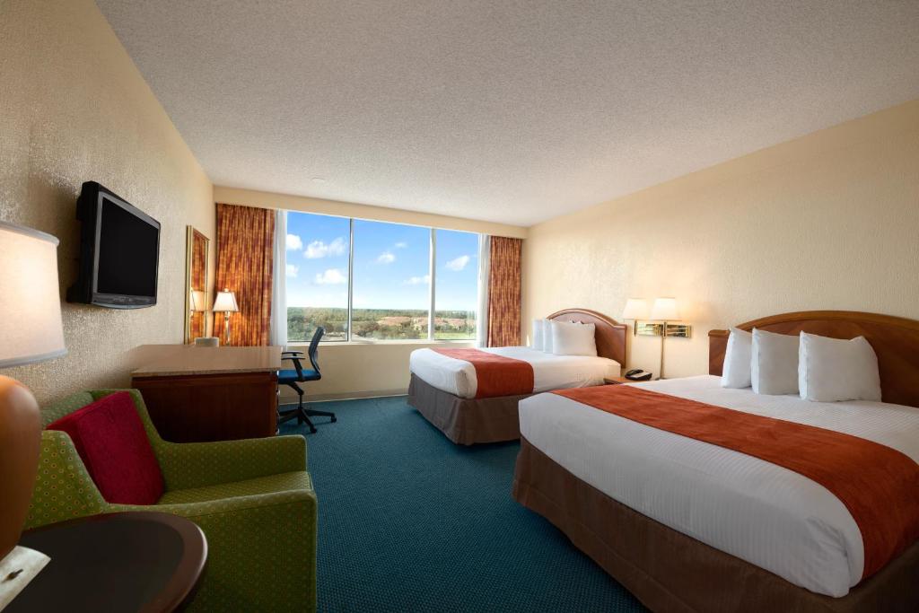 Ramada by Wyndham Kissimmee Gateway - Free Theme Park Shuttle - 豪华2大床可访问的塔楼房间