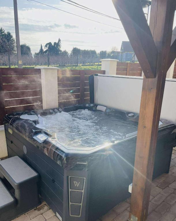 Kemudahan BBQ tersedia untuk tetamu di apartmen