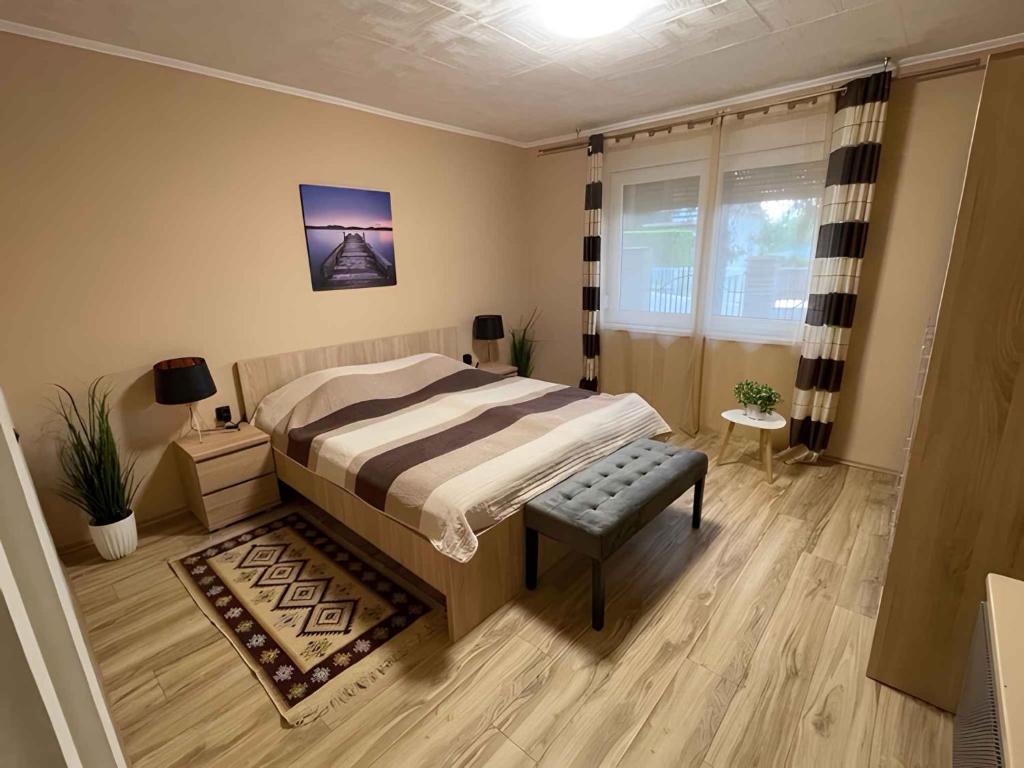 Posteľ alebo postele v izbe v ubytovaní Holiday home Fonyod 10