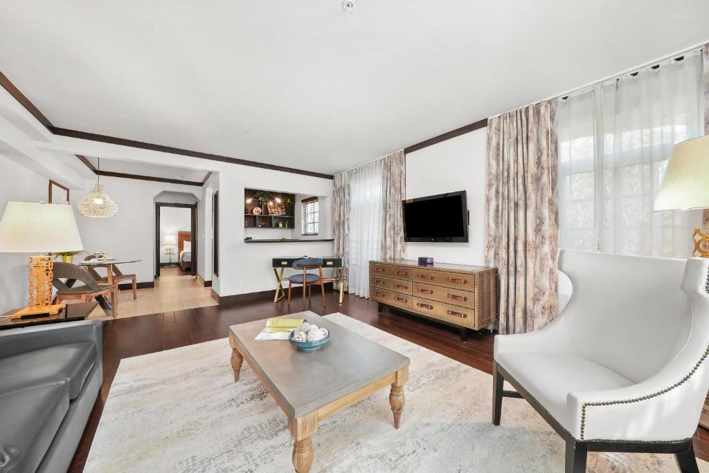Lincoln Arms Suites photo