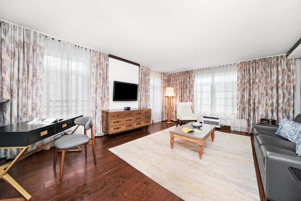 Lincoln Arms Suites photo