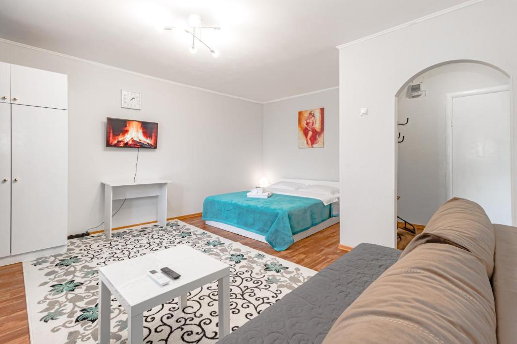 a living room with a couch and a bed at 1ком Бараева-Республика-Посольство России-Самал in Astana