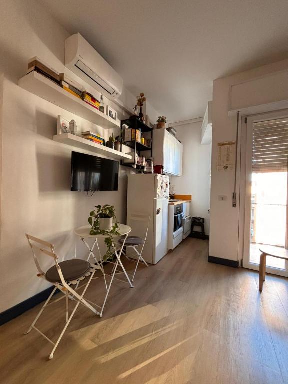 The Comfy Hub - A stone's throw from the Metro