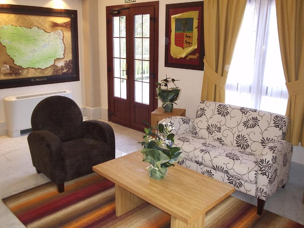Posezení v ubytování Adeko Hotel