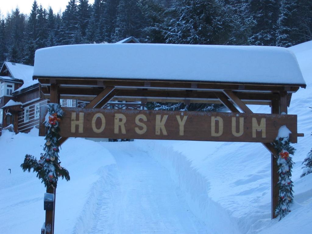 Horský dům v zimě