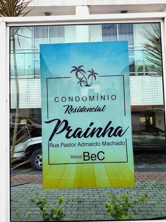 Et logo, certifikat, skilt eller en pris der bliver vist frem på Residencial Prainha - apto 201