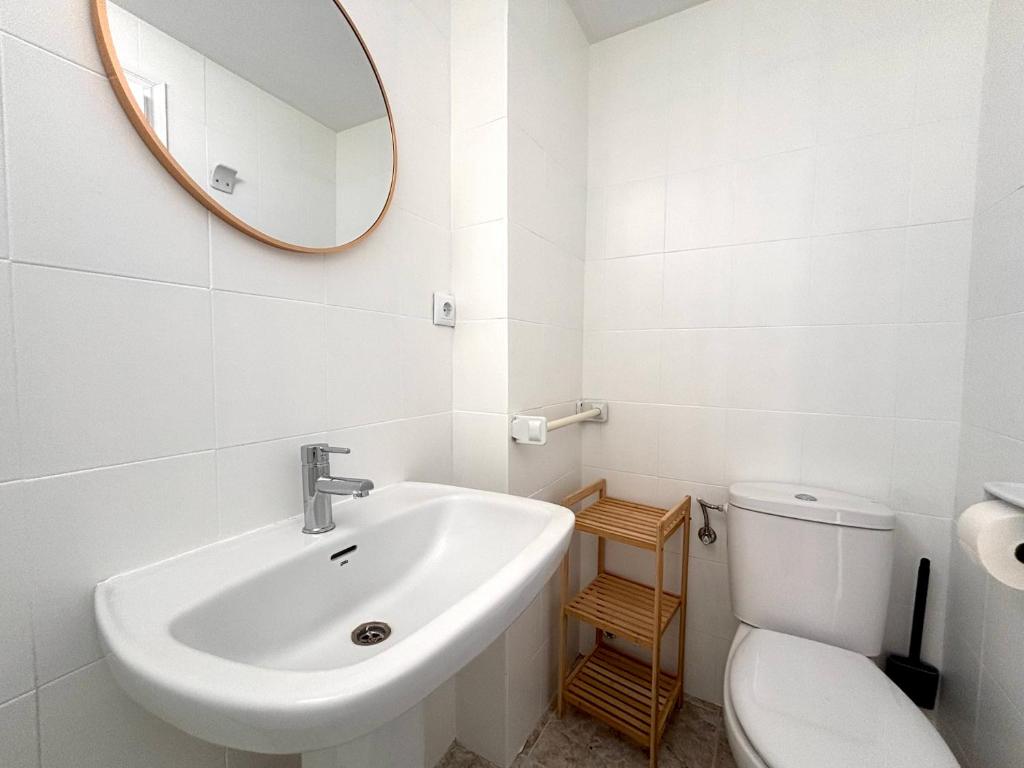 VMC Rooms - Standard Queen Room