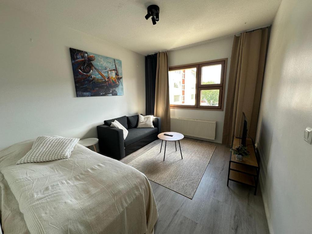 Ένα ή περισσότερα κρεβάτια σε δωμάτιο στο Cozy apartment near the city center with parking