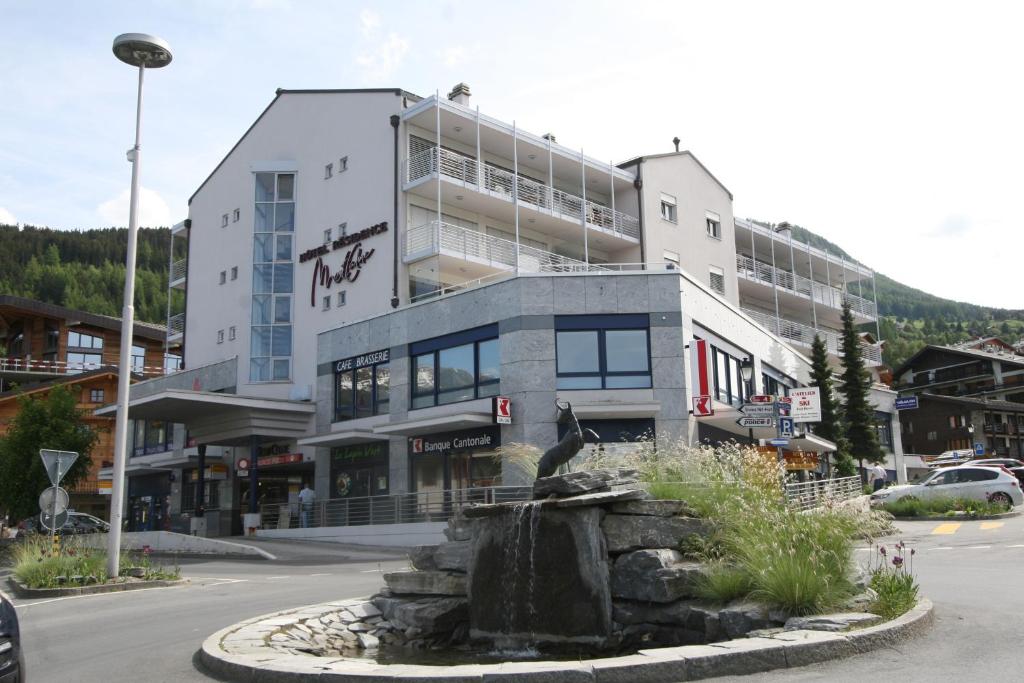 Nespecifikovaný výhled na hory nebo výhled na hory při pohledu z aparthotelu