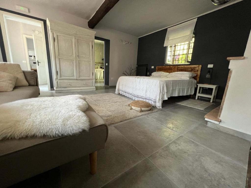 a bedroom with two beds and a couch at La Ghiandaia in Mortara
