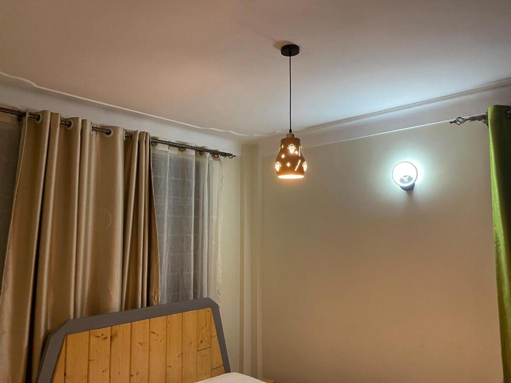 Postel nebo postele na pokoji v ubytování Wakanda Homes