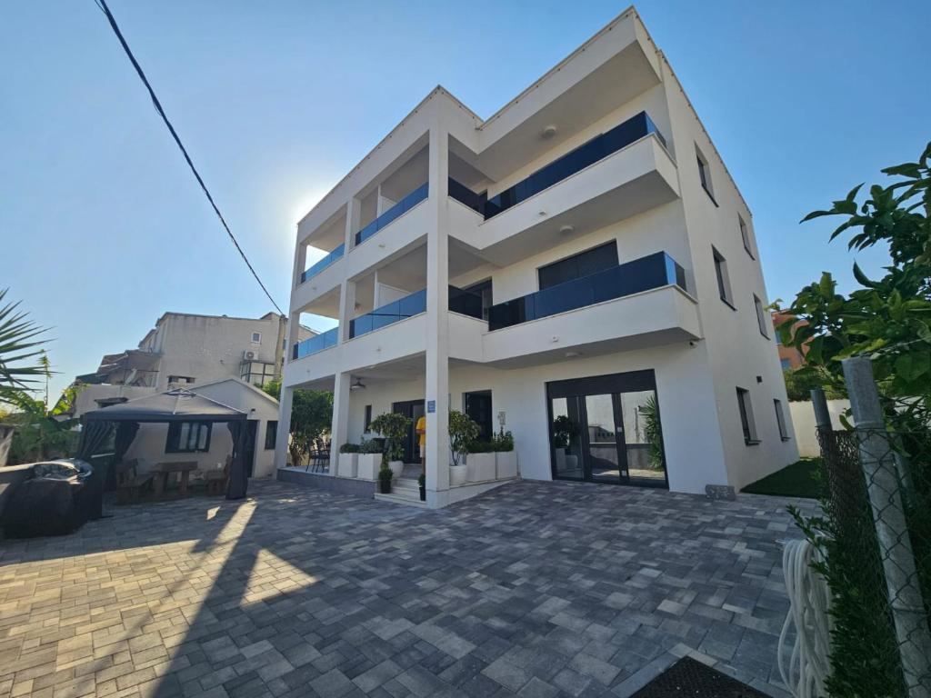 Το κτήριο όπου στεγάζεται  το διαμέρισμα