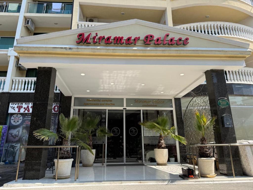 Studio in Miramar Palace