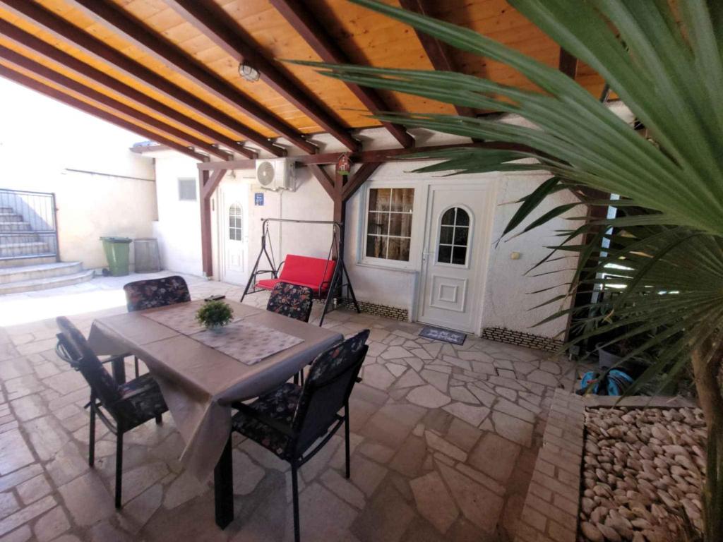 Apartment in Novi Vinodolski 15381