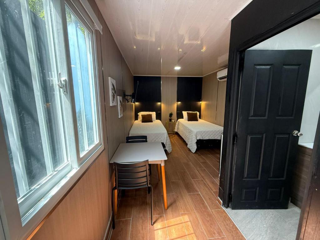 Postel nebo postele na pokoji v ubytování VUE by The Cabins