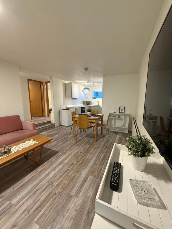 Kuchyň nebo kuchyňský kout v ubytování 2 bedroom apartment!