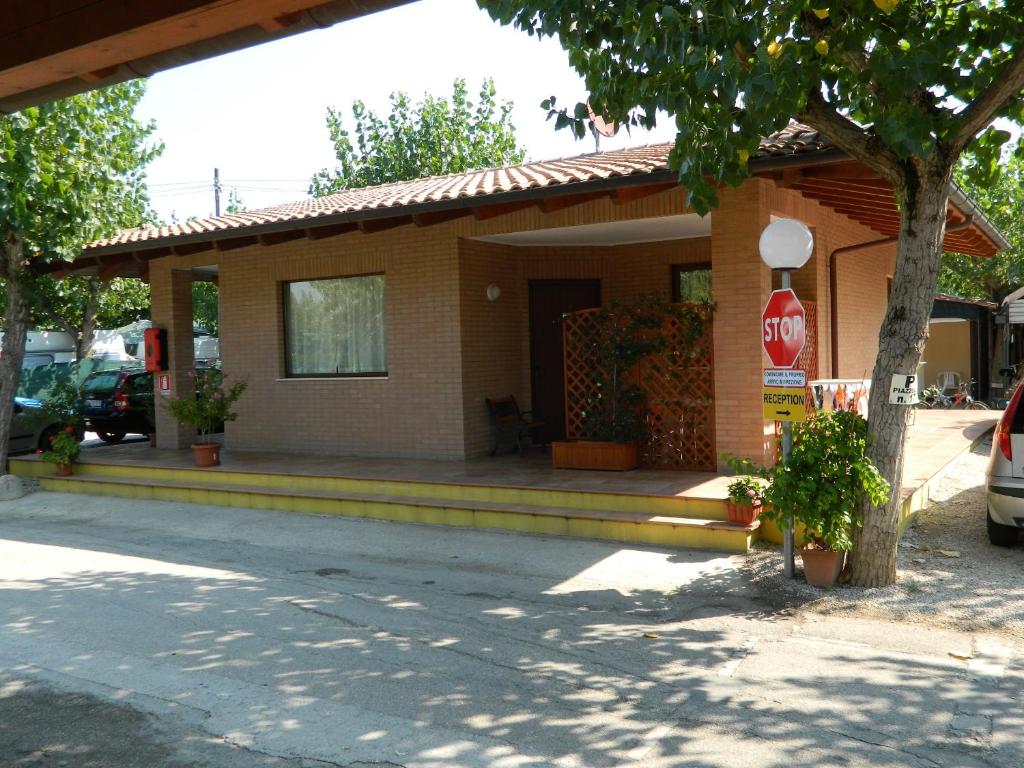 Budova, kde se prázdninový areál nachází
