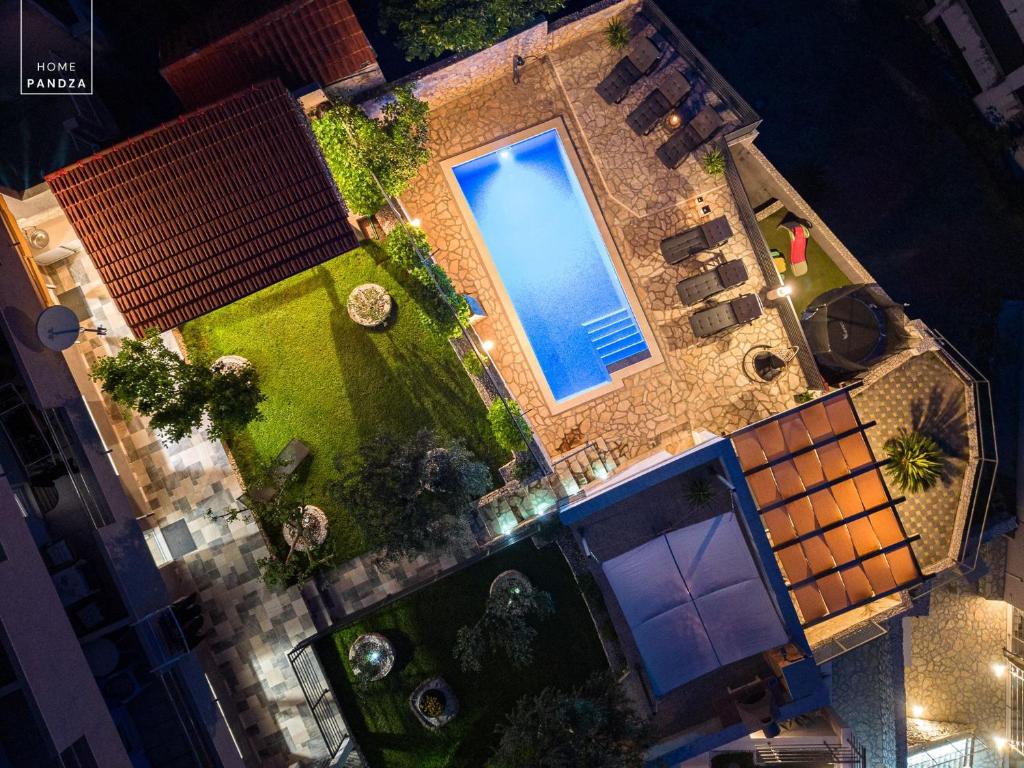 Home PANDZA - Omiš, private pool close to the beach