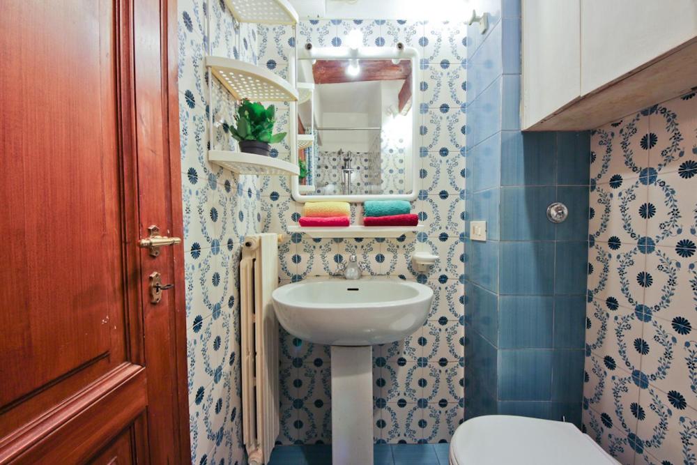 A bathroom at Ponte Vecchio Tower