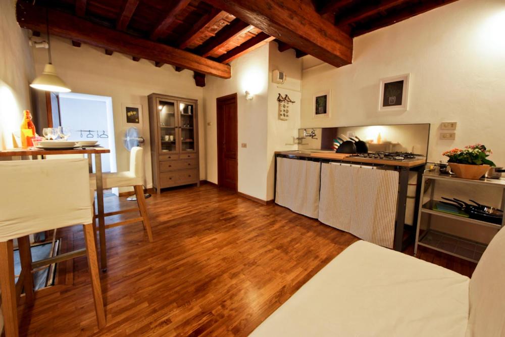 A kitchen or kitchenette at Ponte Vecchio Tower