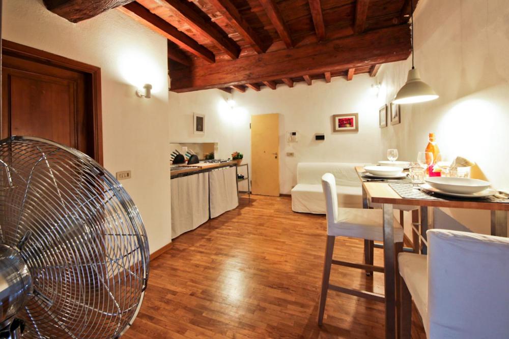 A kitchen or kitchenette at Ponte Vecchio Tower