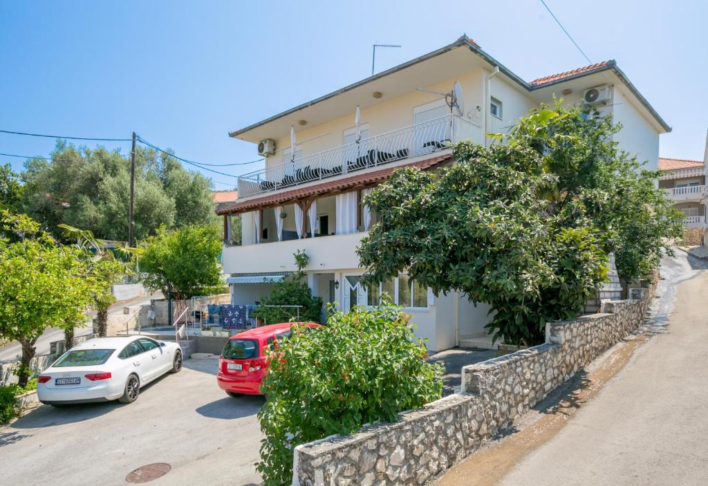 Apartments with parking space Okrug Gornji, Ciovo - 23007