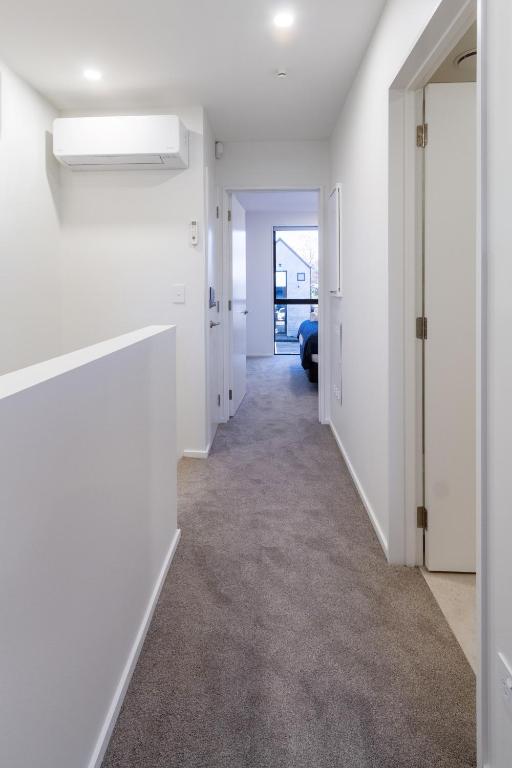 City Townhouse 2BR, 2BA, EV Charger, Work Desk - Resim 20