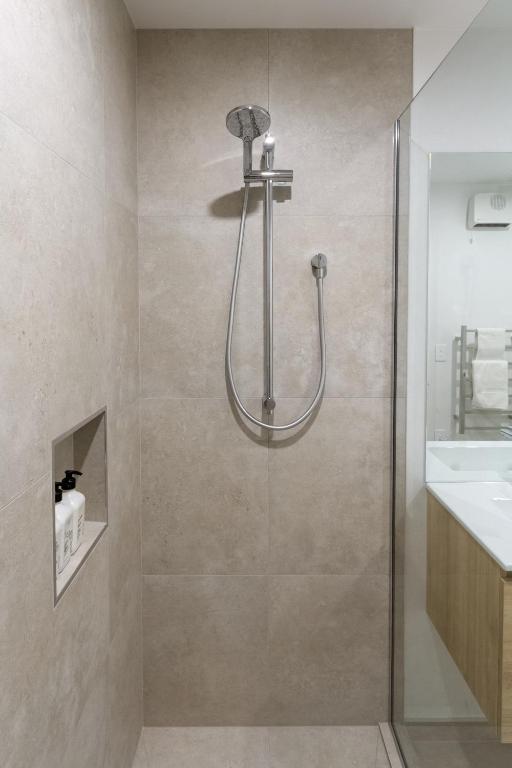 City Townhouse 2BR, 2BA, EV Charger, Work Desk - Resim 21