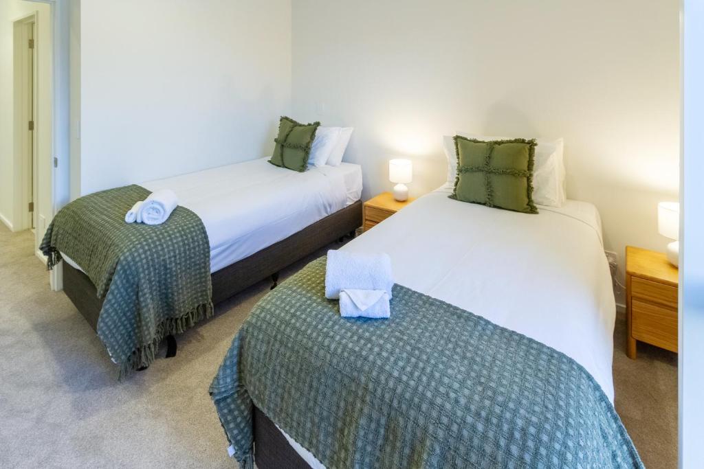 City Townhouse 2BR, 2BA, EV Charger, Work Desk - Resim 23