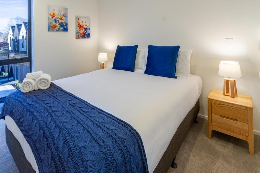 City Townhouse 2BR, 2BA, EV Charger, Work Desk - Resim 24