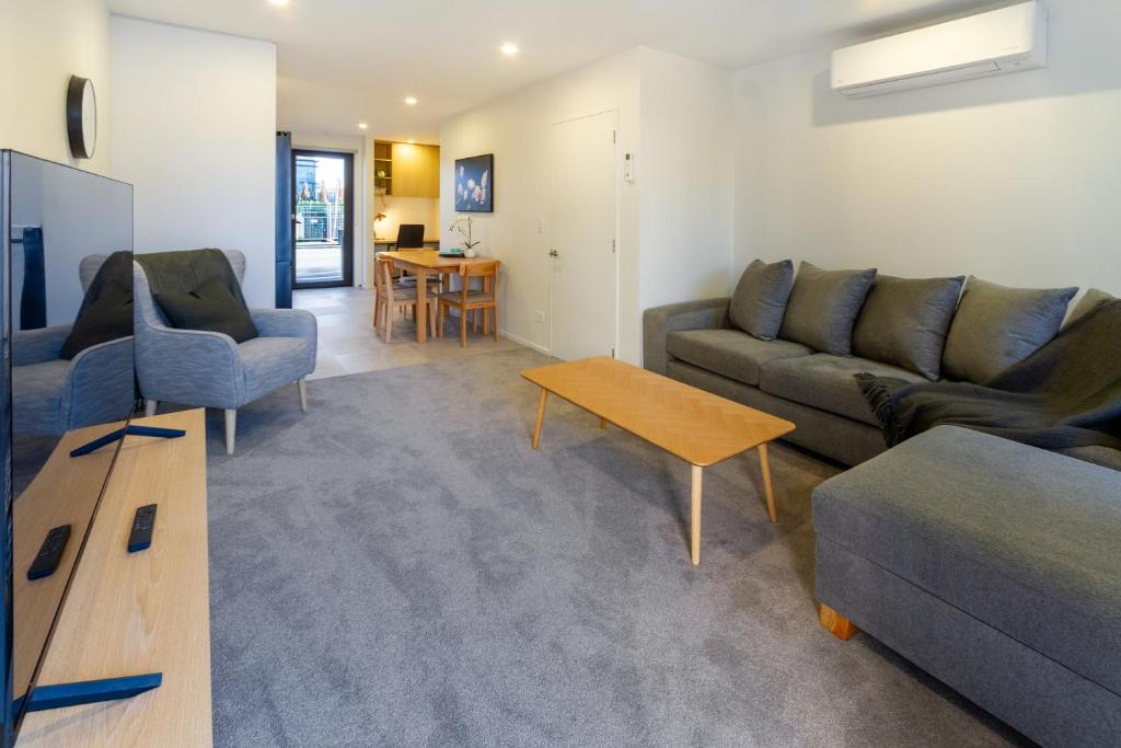 City Townhouse 2BR, 2BA, EV Charger, Work Desk - Resim 5