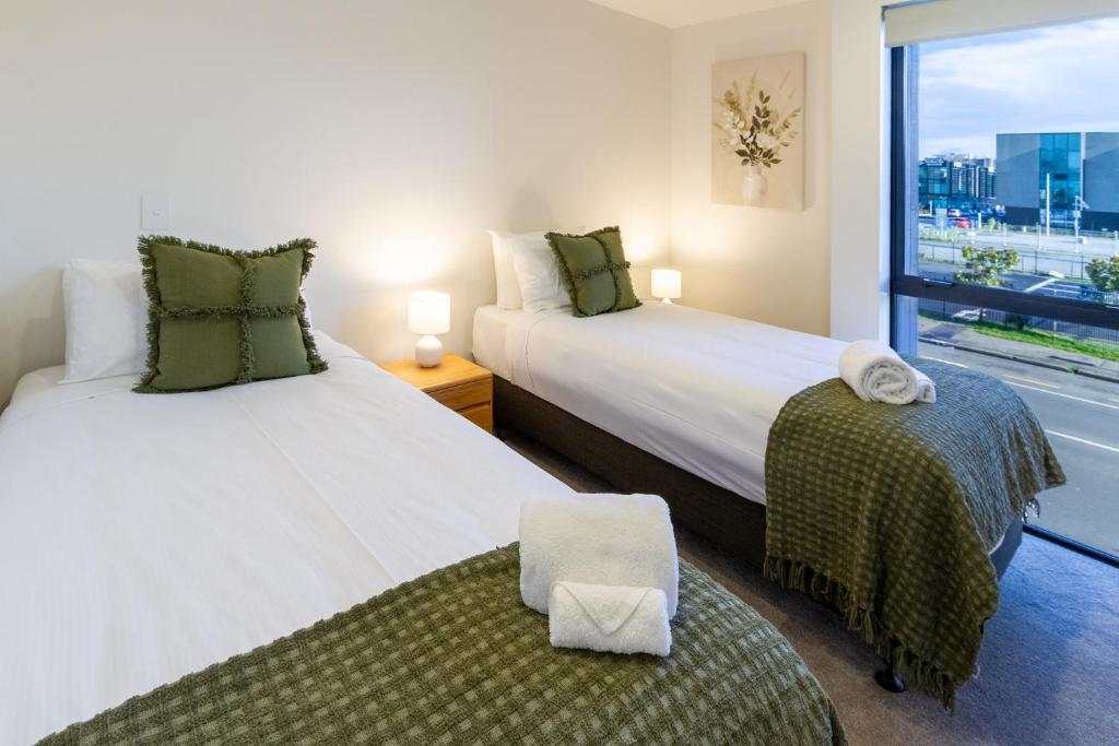 City Townhouse 2BR, 2BA, EV Charger, Work Desk - Resim 2