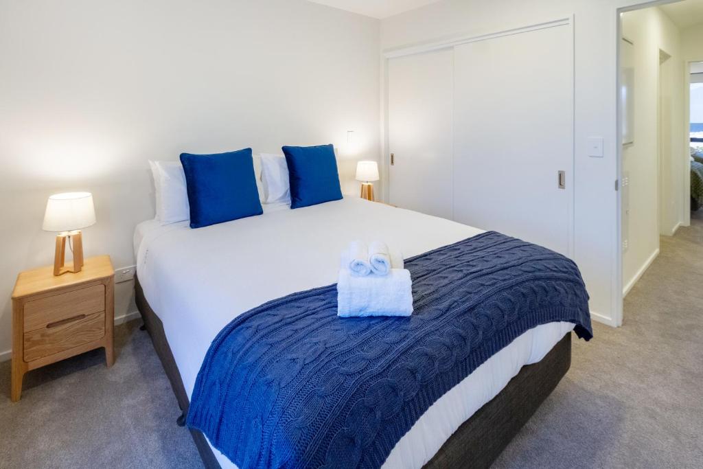 City Townhouse 2BR, 2BA, EV Charger, Work Desk - Resim 33