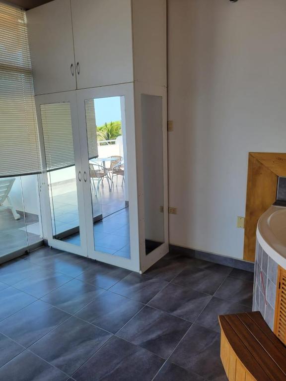 Residencia Madona del Mar - Casa Frente al Mar con Piscina