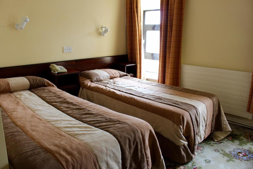 Postel nebo postele na pokoji v ubytování Achill Sound Hotel - Ostan Ghob A'Choire