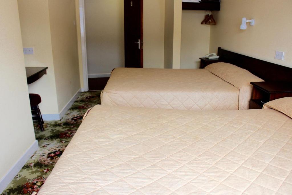Postel nebo postele na pokoji v ubytování Achill Sound Hotel - Ostan Ghob A'Choire
