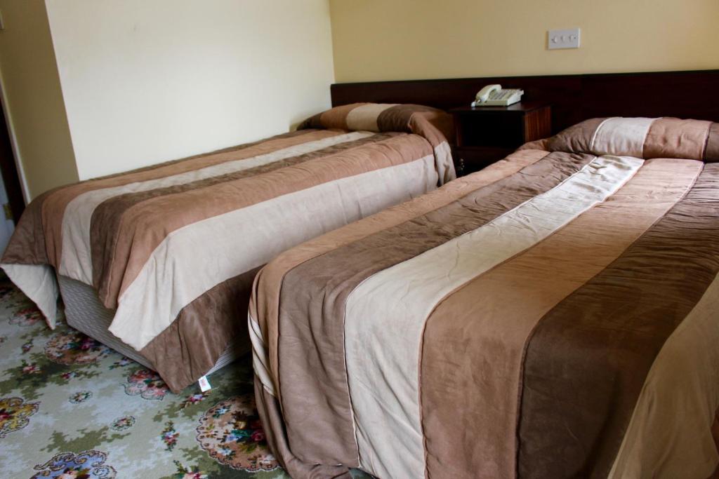 Postel nebo postele na pokoji v ubytování Achill Sound Hotel - Ostan Ghob A'Choire