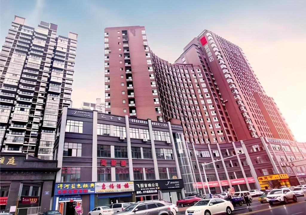 Nespecifikovaný výhled na destinaci Xinyu nebo výhled na město při pohledu z hotelu