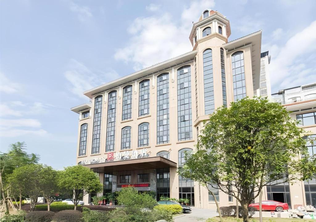 El edificio en el que está el hotel