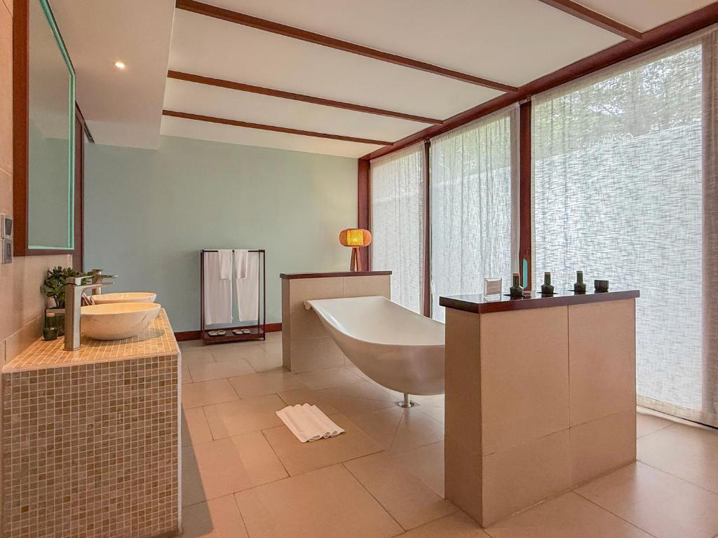 Suite 2 Phòng Ngủ Nhìn Ra Biển - Bao Trọn Gói Spa