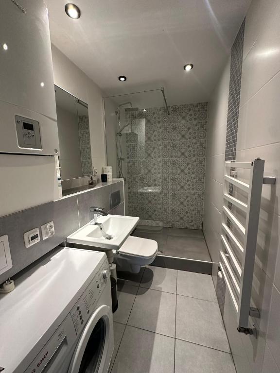 Red Bike Apart's - 19