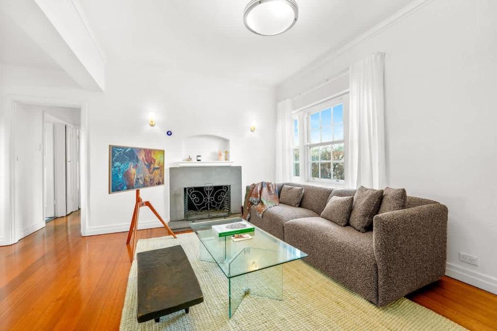 Photo inspiration: Hidden Gem Apartments Reference: 2Br Art Deco Apt A Hidden Gem In East Melbourne