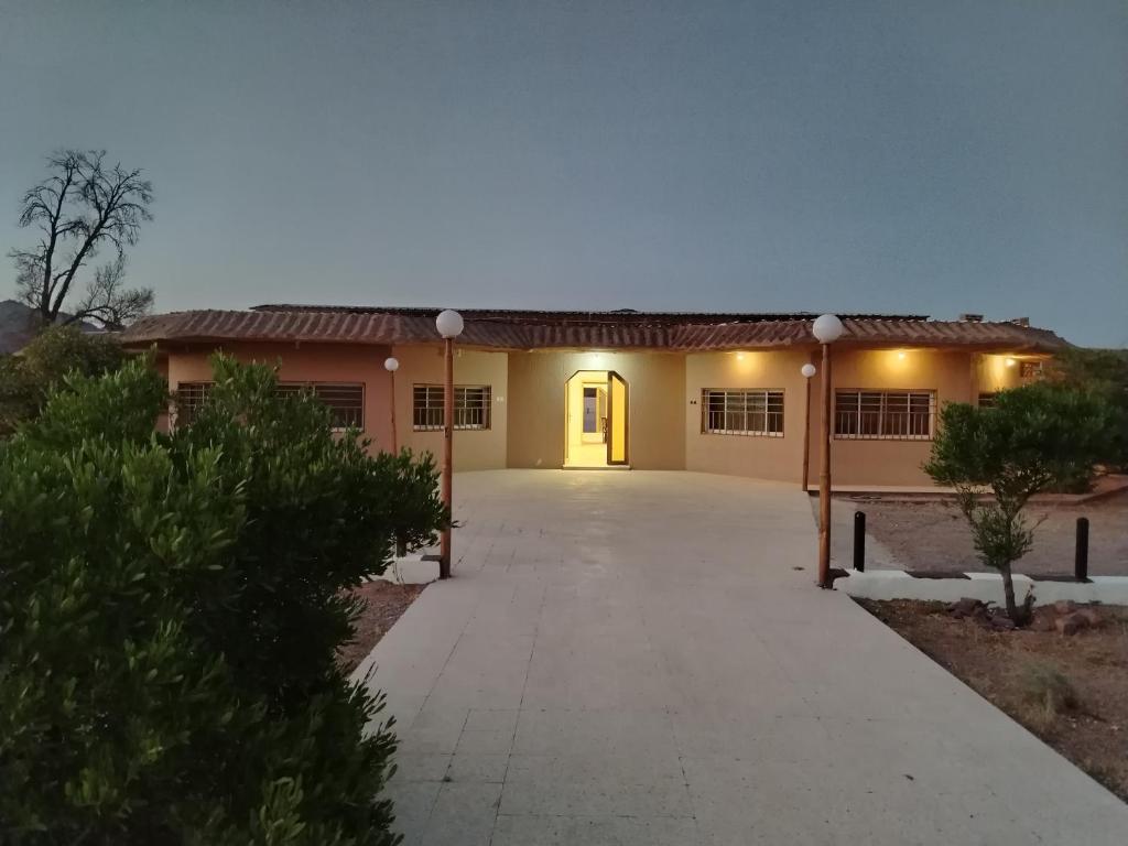 Το κτήριο όπου στεγάζεται  η παραθεριστική κατοικία