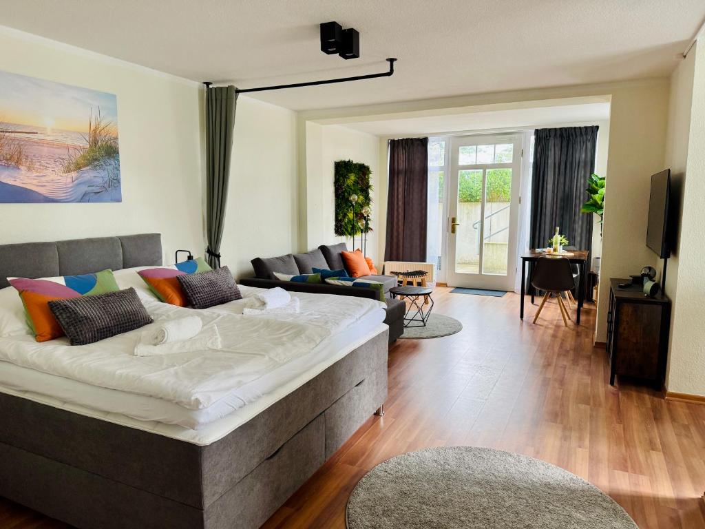 Katil atau katil-katil dalam bilik di Strandstudio 19, Exklusive Wohnung, erste Reihe, Strand, Kamin