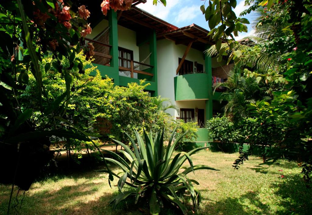 Aed väljaspool majutusasutust Vila dos Passaros Flats